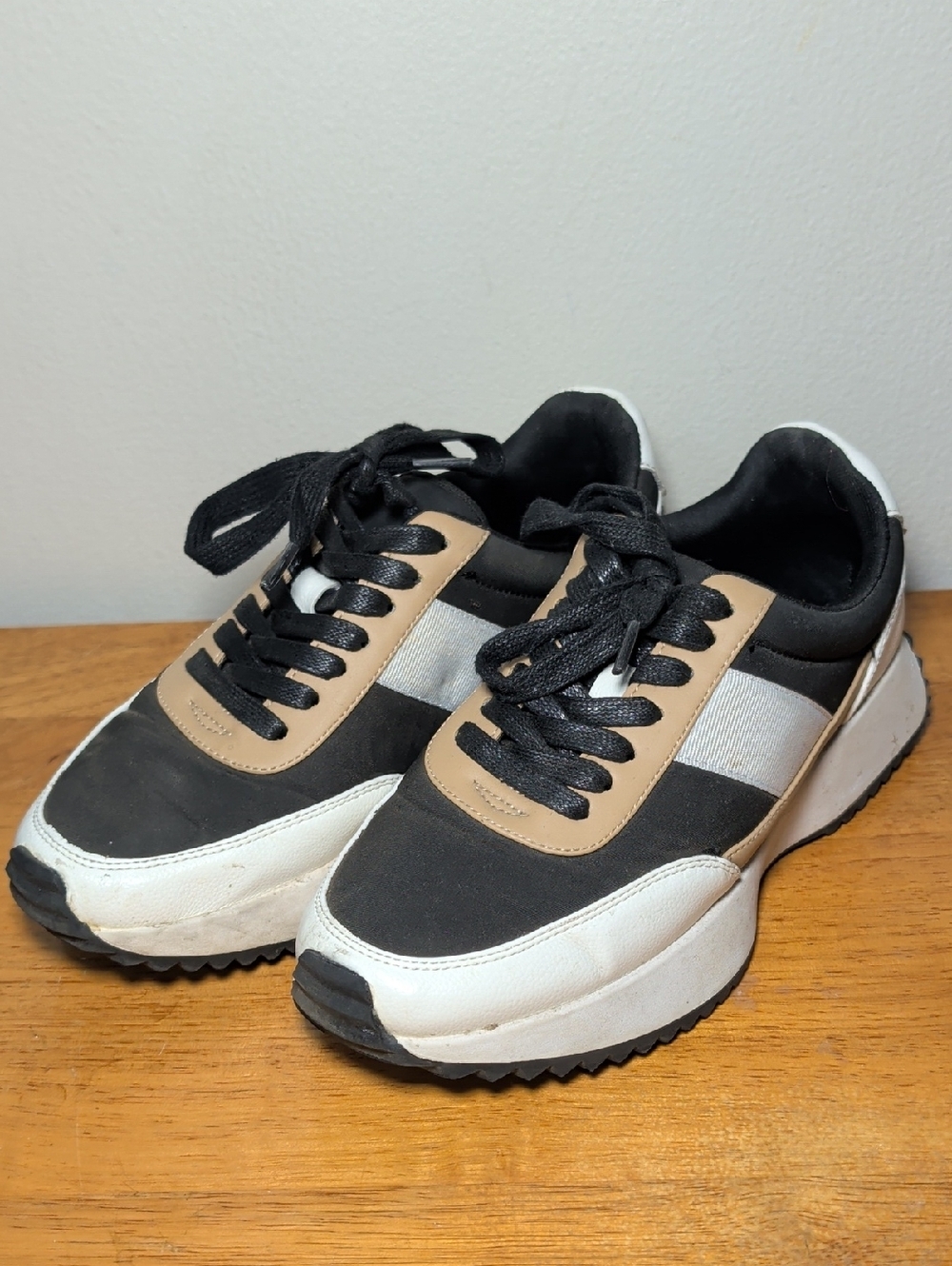 Dolce Vita Bettie Women's Sneakers Black White Tan Women's Size 7.5